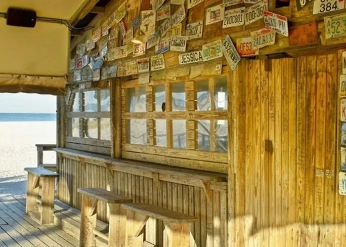 Postcard Inn On The Beach